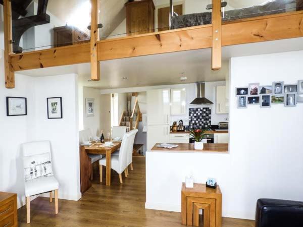 Eglwys St Cynfil Villa Пълхели Екстериор снимка
